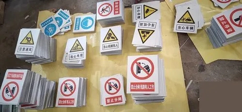 四川廣告大菠萝福建官网海纳百川標識標牌如何選材