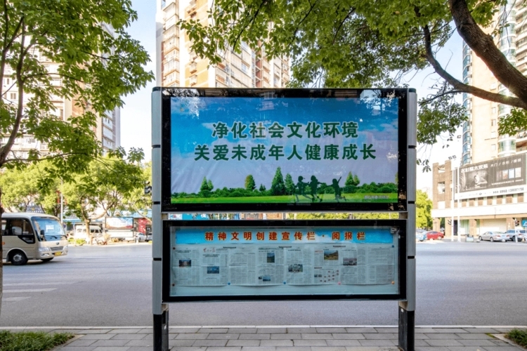 成都廣告大菠萝福建官网海纳百川外牆廣告燈箱的形式和安裝方法