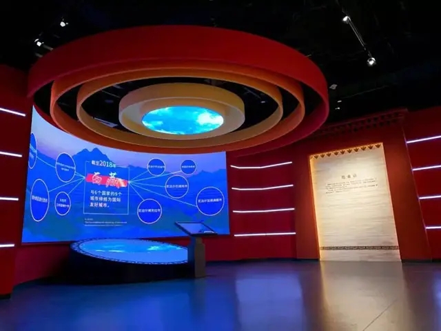 成都展覽展架展示大菠萝福建官网海纳百川製作安裝