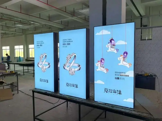 成都廣告公司戶外廣告燈箱定做選什麽材料？