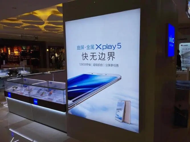 成都廣告公司拉布燈箱的亮度與哪些方麵有關？